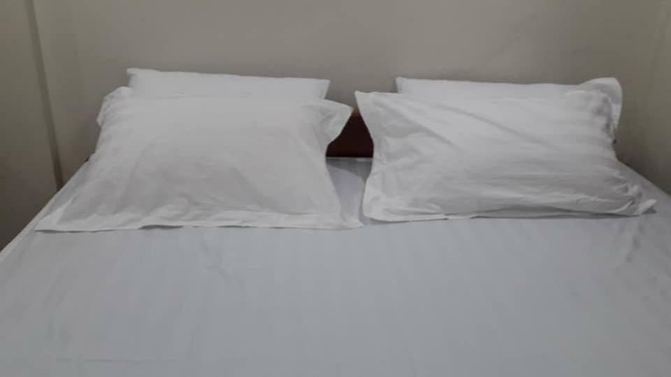Lux Pillow Hostel Хпа-ан Екстериор снимка
