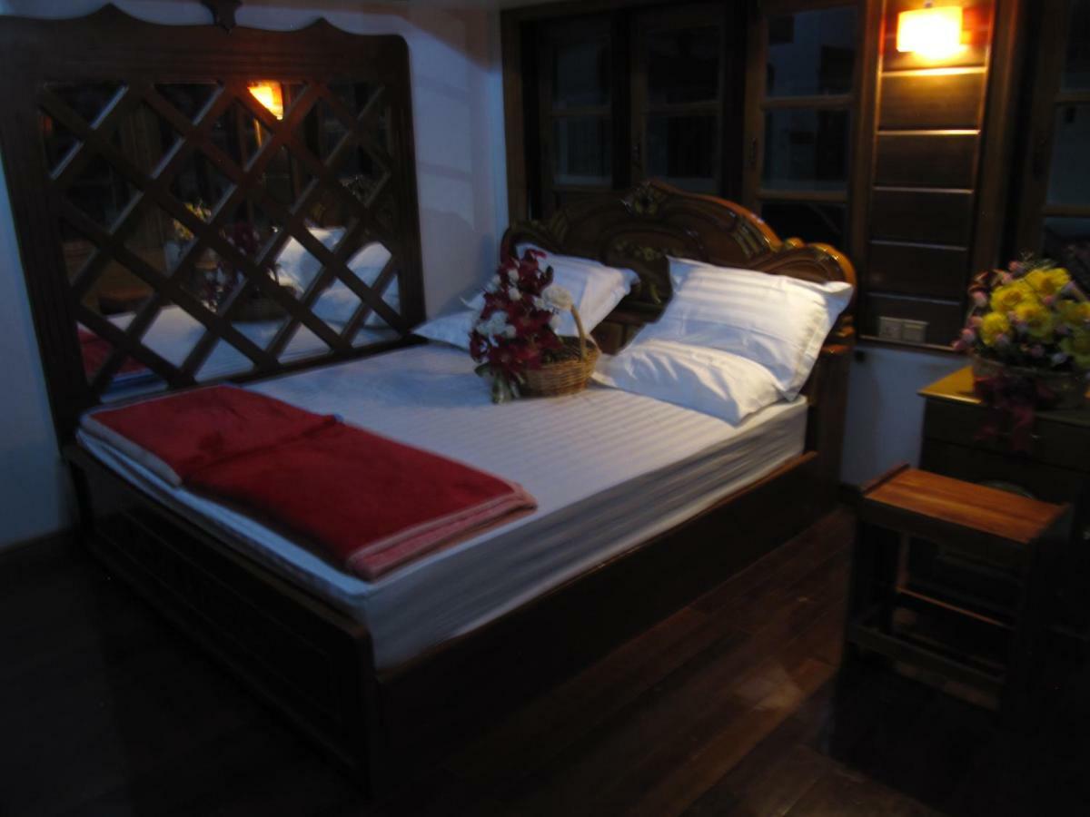 Lux Pillow Hostel Хпа-ан Екстериор снимка