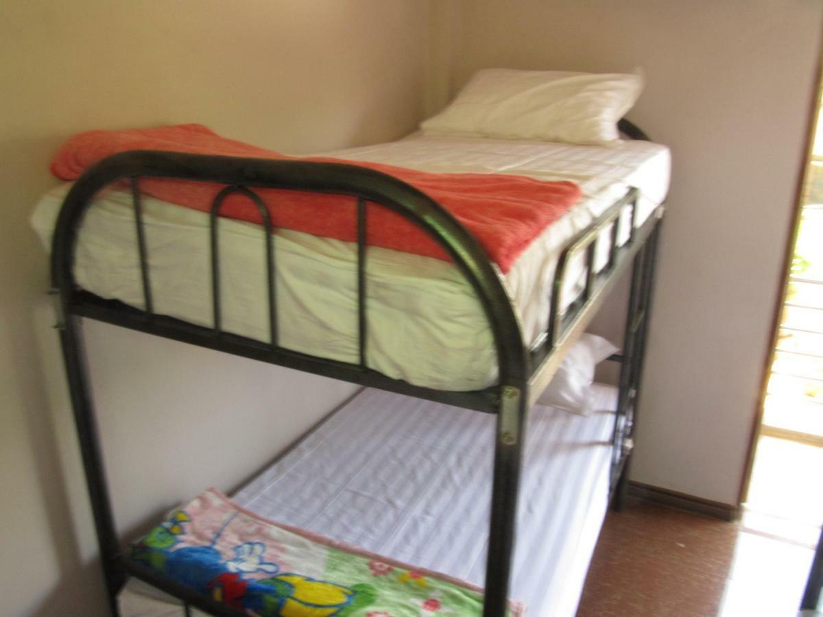 Lux Pillow Hostel Хпа-ан Екстериор снимка