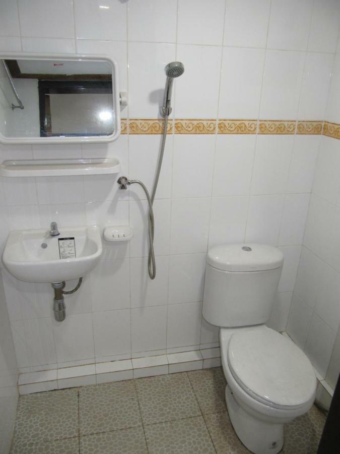 Lux Pillow Hostel Хпа-ан Екстериор снимка